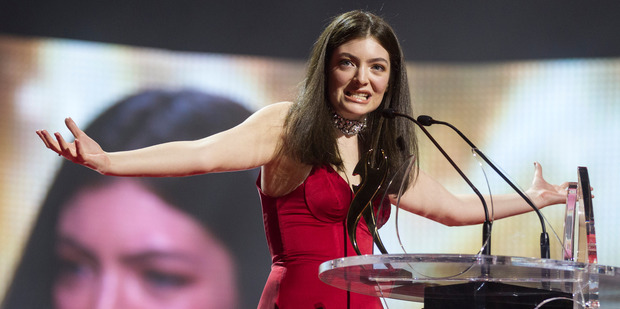 Lorde has live-tweeted a strange experience with an Uber driver.