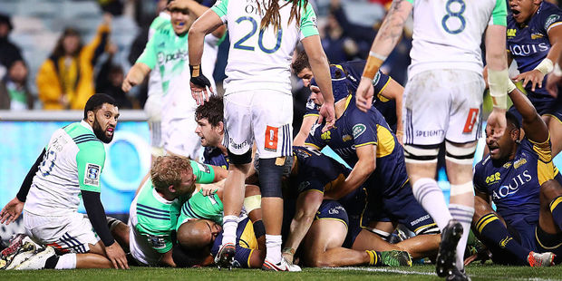 Stephen Larkham feels his team were robbed after wing Lausii Taliauli was denied a last gasp try by referee Angus Gardner. Photo / Getty Images