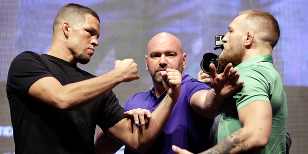 Dana White, center, stands between Nate Diaz, left, and Conor McGregor during a UFC 202 mixed martial arts news conference. Photo / AP.