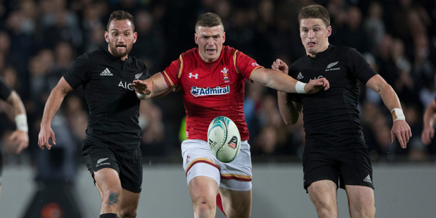 New Zealand All Blacks 1st-five Aaron Cruden and Beauden Barrett compete for the ball with Wales centre Jonathan Davies. Photo / Getty Images.