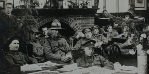 New Zealand troops relaxing in London's Shakespeare Hut lounge. Photo / YMCA image, courtesy of Cadbury Research Library, University of Birmingham
