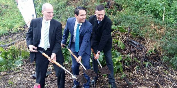 Western Bay Mayor Ross Paterson, Tauranga MP Simon Bridges and Tauranga Mayor Stuart Crosby turn the first sod for the cycleway between Omokoroa and Tauranga. Photo/Allison Hess