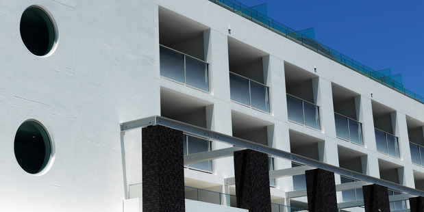 The fit-out of QT Bondi complements its coastal location.