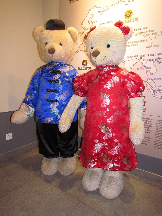 Two giant teddy bears at the entrance to the Teddy Bear Museum. Photo / Rod Pascoe