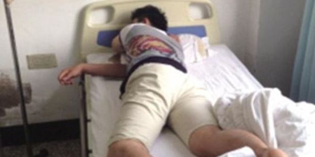 When the man was in theatre he was asked to drop his trousers and lie on the operating table. Photo / via People's Daily