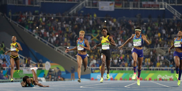 Bahamas' Shaunae Miller, second left, beats United States' Allyson Felix, second right, to win the women's 400-meter final during the athletics competitions. Photo / AP.