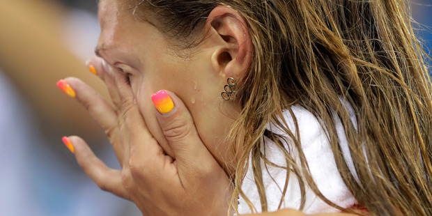 Russia's Efimova cries after placing second in the women's 100m breaststroke final, which Lilly King from the US won. Photo /
