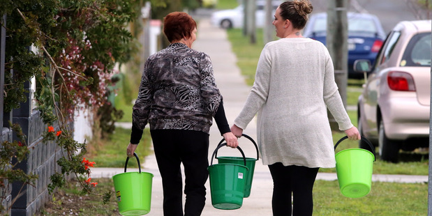NO DAFFS: Yvonne Cuthbertson, left,and Jane Beamsley of the Cancer Society are looking for some flower power from locals after being let down by a supplier.
