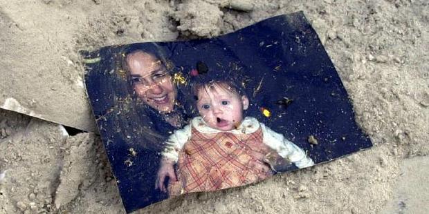The photo Nathan Edwards found, showing Jennifer Rothschild-Robinson with her daughter Isabelle. Photo / Nathan Edwards / News Limited