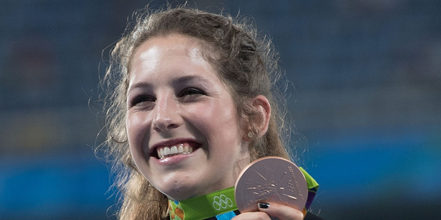 New Zealand's Eliza McCartney with her bronze medal. Photo / www.Photosport.nz