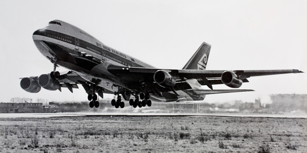 The first flight by an Air New Zealand Boeing 747.