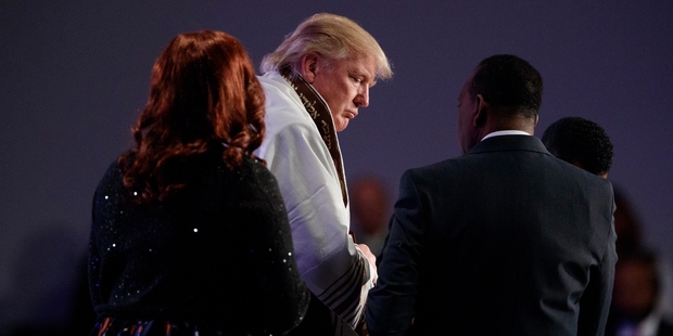 Donald Trump wears a prayer shawl in a Detroit church. Photo
/ AP