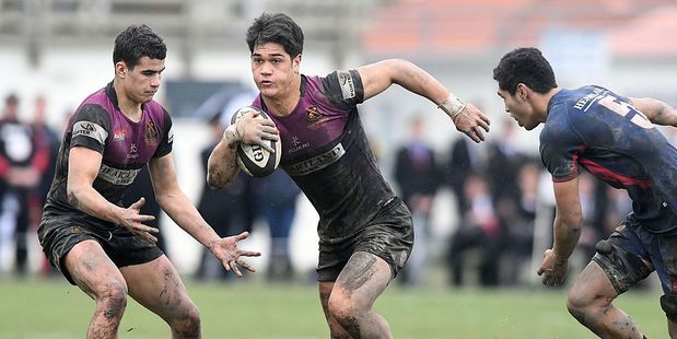 Quinn Tupaea of Hamilton Boys High School makes a break during the Super Eight 1st XV Final match between Hastings Boys High and Hamilton Boys High. Photo / Getty Images