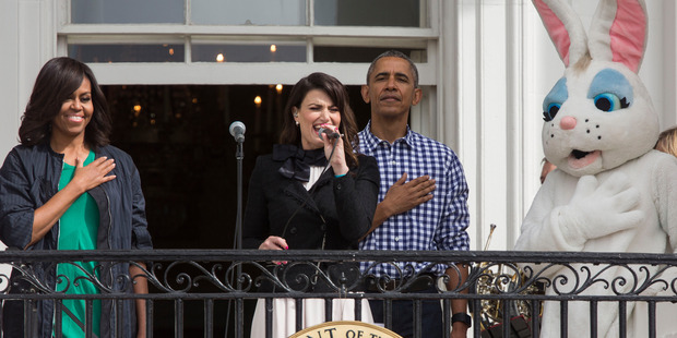 Flanked by first lady Michelle Obama and President Barack Obama, Idina Menzel sings the National Anthem during the annual White House Easter Egg Roll. Photo / Getty