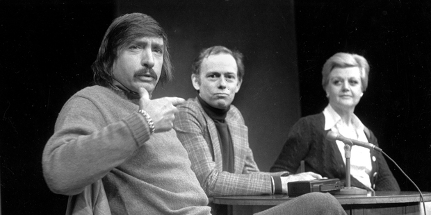 Playwright Edward Albee, left, makes a point as director Paul Weidner, center, and actress Angela Lansbury look on, 1977. File photo / AP