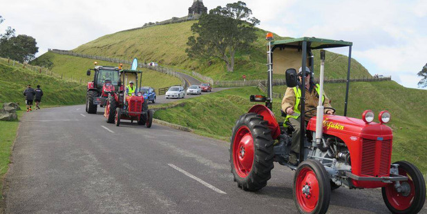Expedition South sets off from Auckland's One Tree Hill. The expedition is setting off to try and raise money to save Hillary's Hut in Antarctica, an important part of Edmund Hillary history.