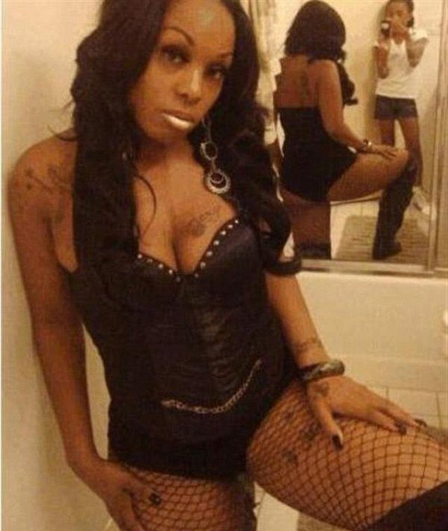 This sexy selfie became a little bit less sexy when her daughter was shown to be the photographer. Photo / Imgur