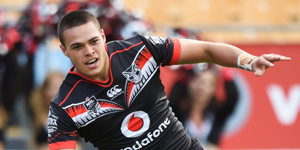 Tui Lolohea scores a try for the Warriors. Photo / Photosport