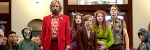Charlie Shotwell stars as Nai, Viggo Mortensen as Ben, Annalise Basso as Vespyr and Shree Crooks as Zaja in Captain Fantastic. Photo / Regan MacStravic