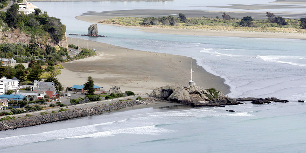 Man discharged from hospital after Saturday night's fall from Cave Rock in Sumner, Christchurch