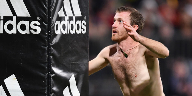 A streaker runs onto the playing field during the Rugby Championship match between the New Zealand All Blacks and the South Africa. Photo /Getty Images.