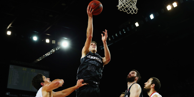 Tom Abercrombie takes one to the rim against the Hawks. Photo / photosport.nz