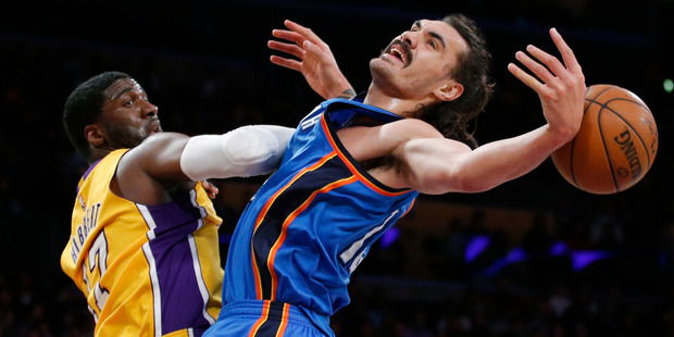 Steven Adams (right) tangles with the Lakers' Roy Hibbert. Photo / AP