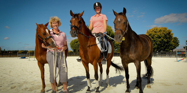 Lois Robertshaw and daughter Willa Aitken with horses Jubilee Fine Print, Maxwilton Roger Rabbit and Kirkwood Greenlight.