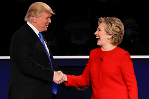 Republican presidential nominee Donald Trump shakes hands with Democratic presidential nominee Hillary Clinton after the first presidential debate. PHOTO/AP