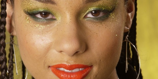 Singer Alicia Keys backstage at the MTV Europe Awards 2001 in Festhalle, Frankfurt, Germany. Photo / Getty