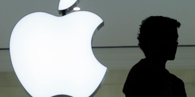 Apple Store staff found raiding photos from phones of female customers