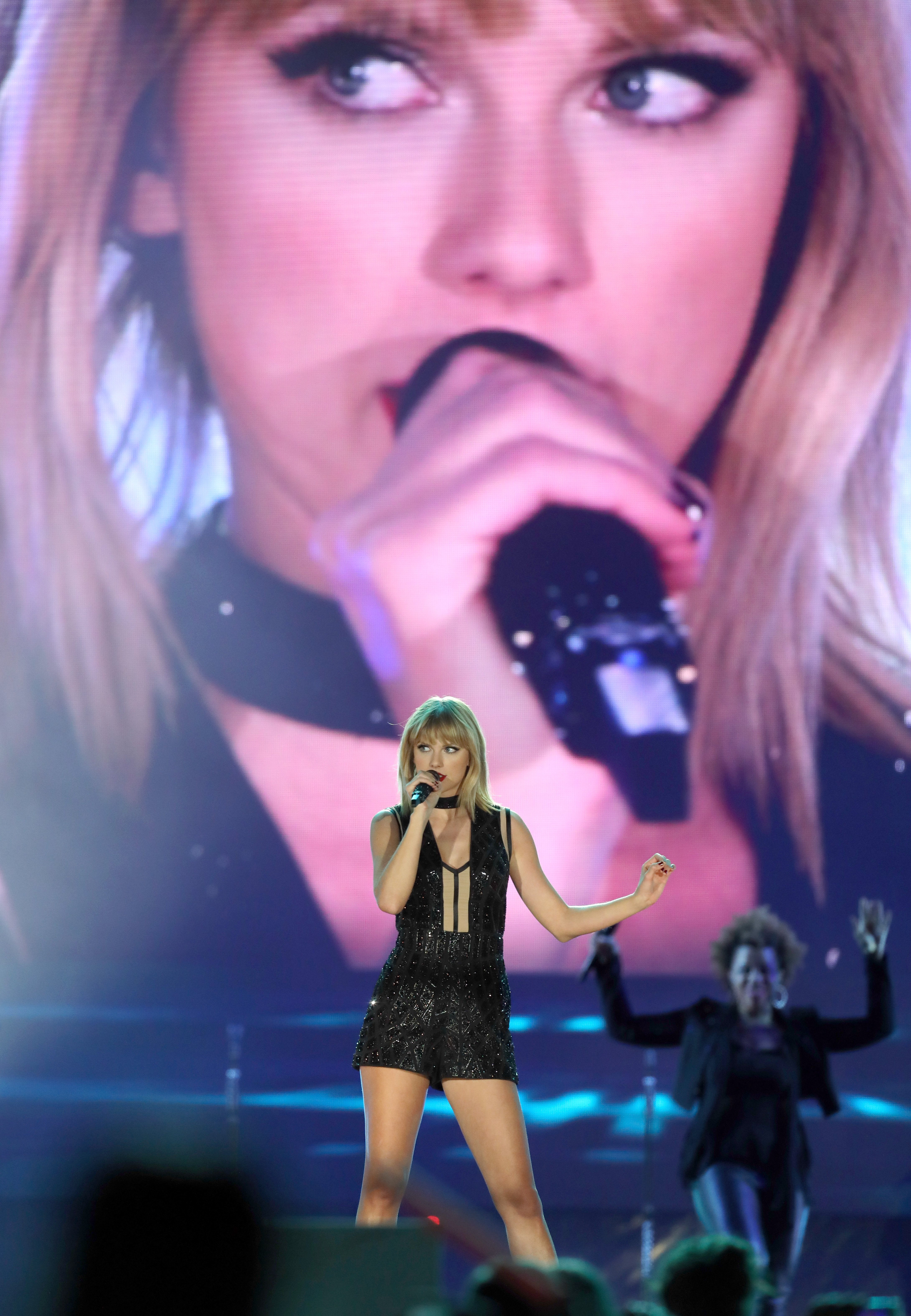 Singer/songwiter Taylor Swift perfoms onstage during the Formula 1 USGP. Photo / Getty