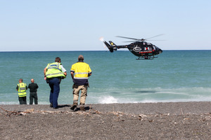 Emergency services at the spot where a Tauranga man drowned in Hawkes Bay. Photo/Paul Taylor