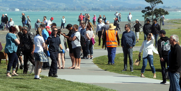 Crowds gathered at the Hawkes Bay beach where a Tauranga man drowned. Photo/Paul Taylor