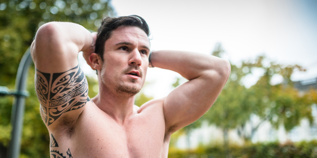Experts say that lifting both lighter and heavier weights create the same size of muscles. Photo / Getty Images