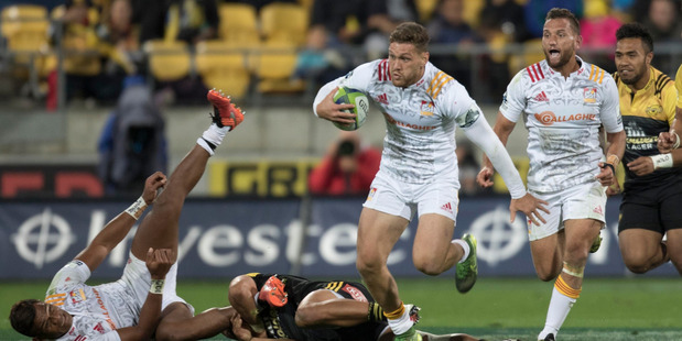 Chief Tawera Kerr Barlow carries on with the attack after Seta Tamanivalu is tackled during the match between Hurricanes v Chiefs in round 9 of the 2016 Investec Super Rugby. Photo/file