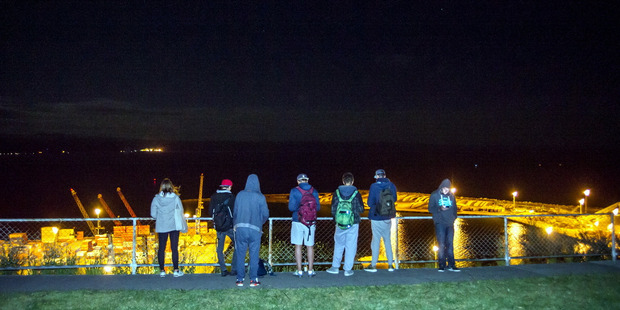 People evacuated to the Bluff Hill lookout in Napier after the 7.5 South Island earthquake and resulting tsunami warning. Photo / Paul Taylor