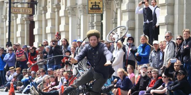 The crowds reaction to Oliver Briggs' spectacular tumble from his penny farthing. Photo / Hamish MacLean
