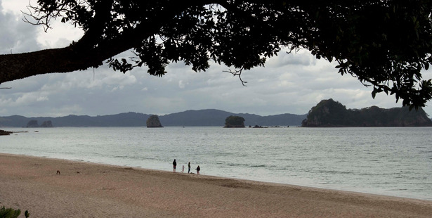 Police hold fears for two people who may be missing overnight off a Coromandel beach on a double kayak. Photo of Hahei Beach / Alan Gibson