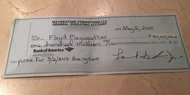Floyd Mayweather has reminded fans of his wealth by flaunting the purse he earned from last year's Pacquiao blockbuster. Photo / Instagram