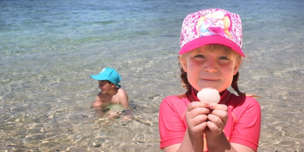 Leo and Isla Brown at Mantaray Island Resort. Photo / Michael Brown