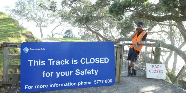 Big waves have cause the base track on Mauao to close until high tide had passed. Photo/John Borren