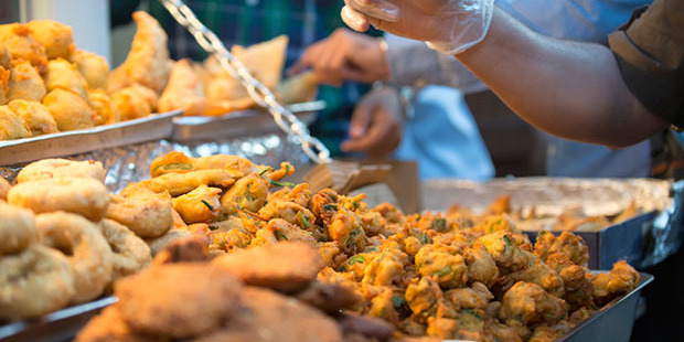 Samosas and pakoras, which are freshly deep fried in front of your eyes, are absolutely okay. Photo / iStock