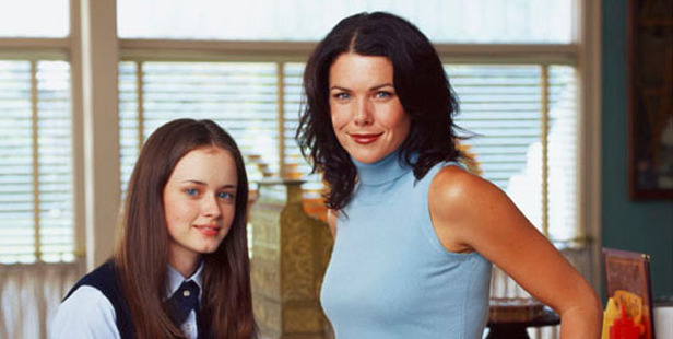 Alexis Bedel as Rory and Lauren Graham as Lorelai star in the TV show Gilmore Girls.