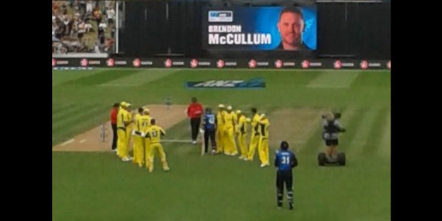 The Australian cricket team form a guard of honour for New Zealand captain Brendon McCullum ahead of the deciding ODI in Hamilton. Photo / Twitter
