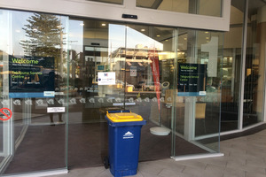 Vinko Bosnyak has dumped his un-emptied recycling bin outside Auckland Council's Takapuna office in protest. Photo / Supplied