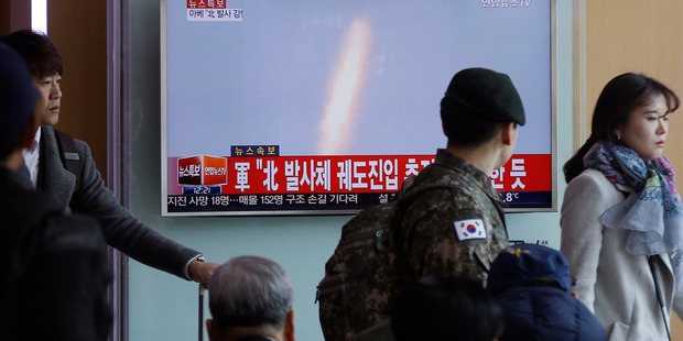 A South Korean soldier watches a TV news program showing an image of unidentified object flying in the sky.
Photo/ AP