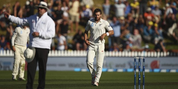 Doug Bracewell of New Zealand reacts after Umpire Richard Illingworth calles a no ball as he bowled Adam Voges of Australia. Photo / Getty Images