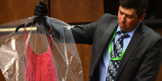 Longmont Det. Mark Deaton holds up evidence for the jury during the trial. Photo / AP