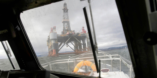 While Saudi Arabia and Russia agreed to cap output, the success of the deal will depend on Iran, Iraq and other large exporters taking part - Photo : A North Sea oil platform in the Port of Cromarty Firth in Cromarty, U.K. Bloomberg.